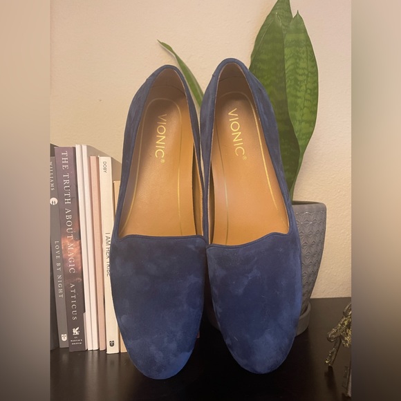 Vionic Willa blue suede slip on loafers (size 9) - Picture 4 of 5